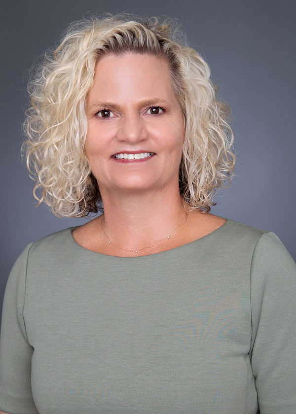 Stewart Kerri Headshot 2022 600